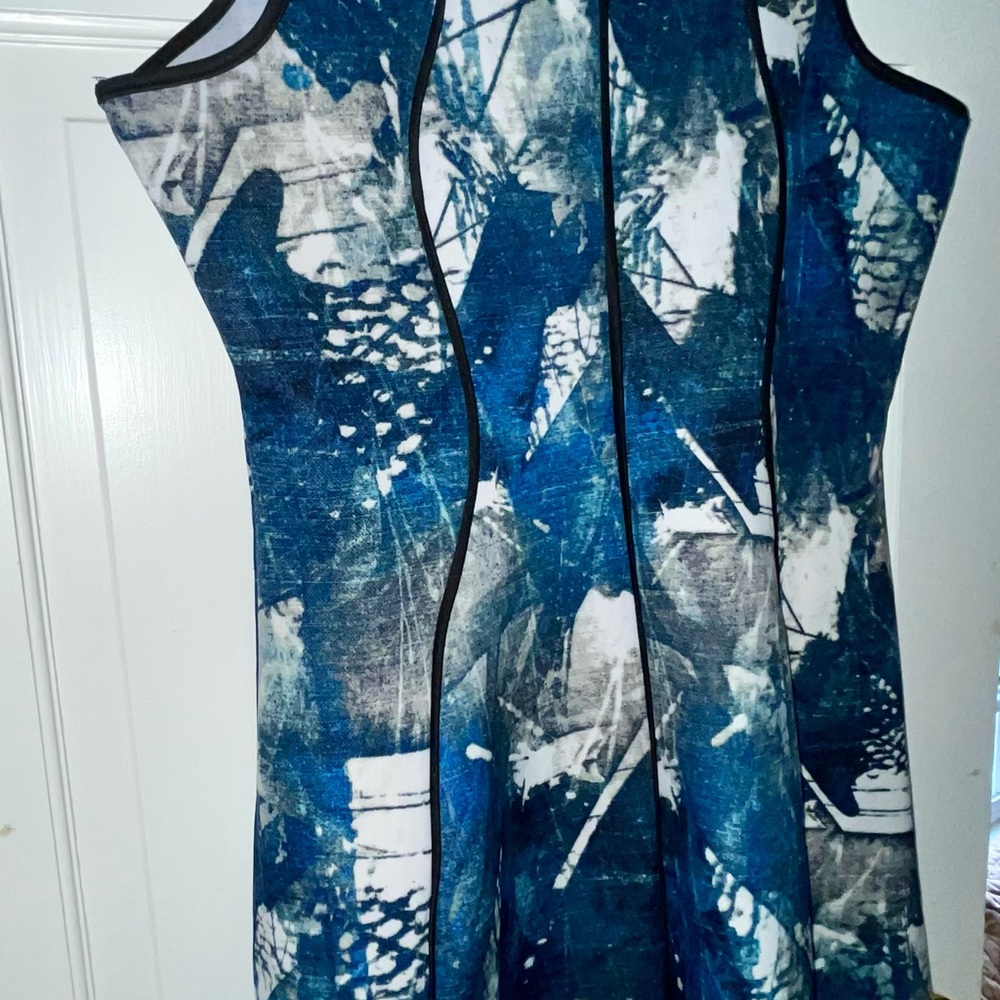 Mossimo Scuba Dress, Abstract Pattern - Picture 2 of 4